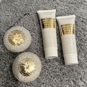 Jonathan Adler Shampoo, Conditioner, and 2 bar of soap set
